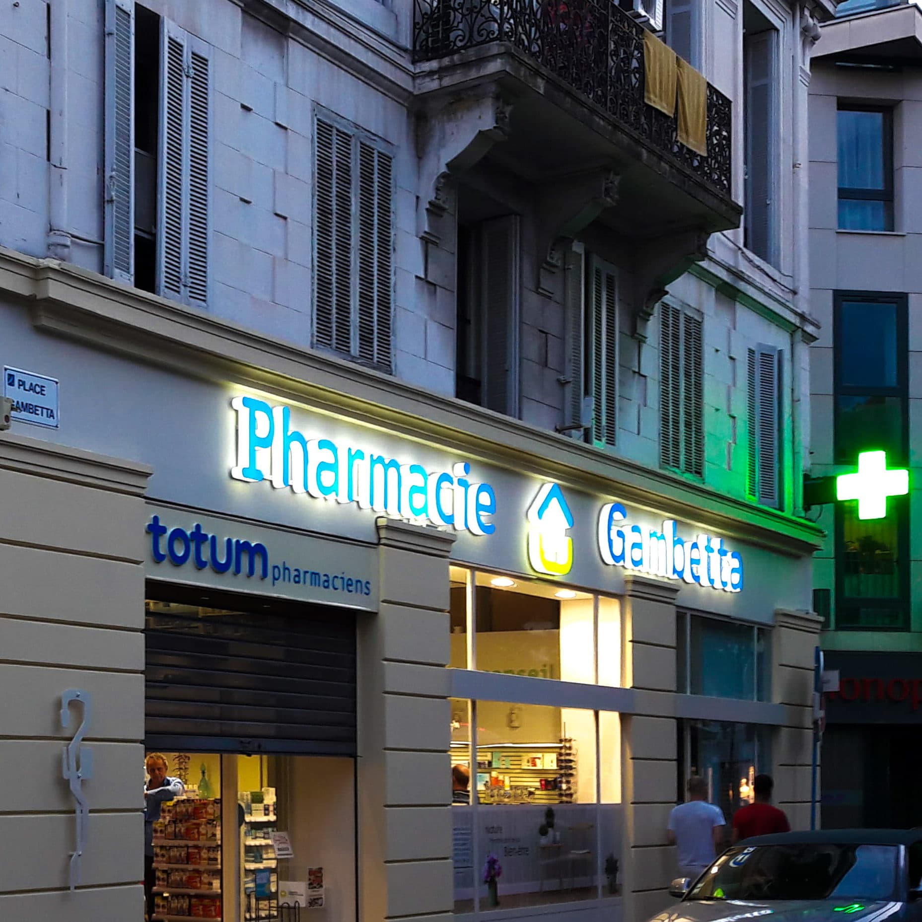 Lettres lumineuse et croix de pharmacie. Plexiglas Enseigne pharmacie toulouse Signalétique pharmacie, Croix de pharmacie, Enseigne pharmacie