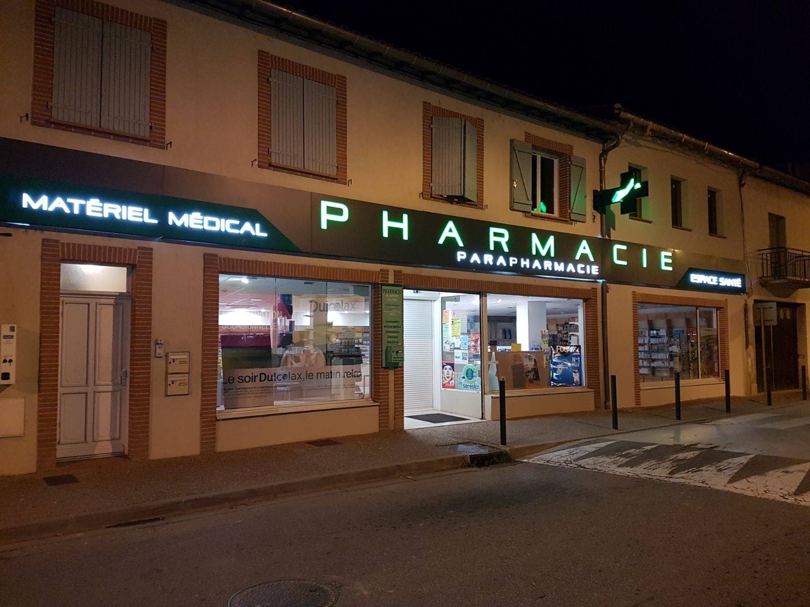 Enseigne Toulouse enseigne lumineuse Toulouse enseigniste Toulouse enseigne led et signalétique magasin enseignes et signalétique Toulouse enseigne pharmacie Toulouse