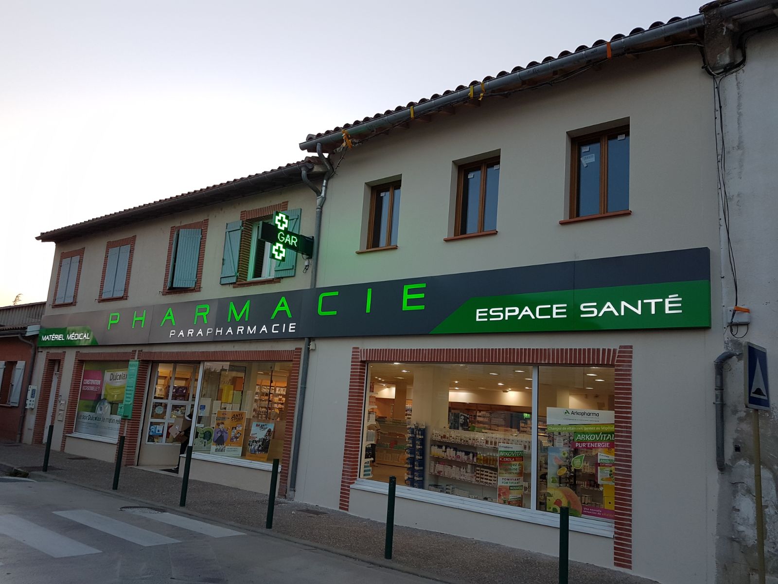 Enseigne pharmacie Toulouser Enseigne Toulouse enseigne lumineuse Toulouse enseigniste Toulouse enseigne led et signalétique magasin enseignes et signalétique Toulouse