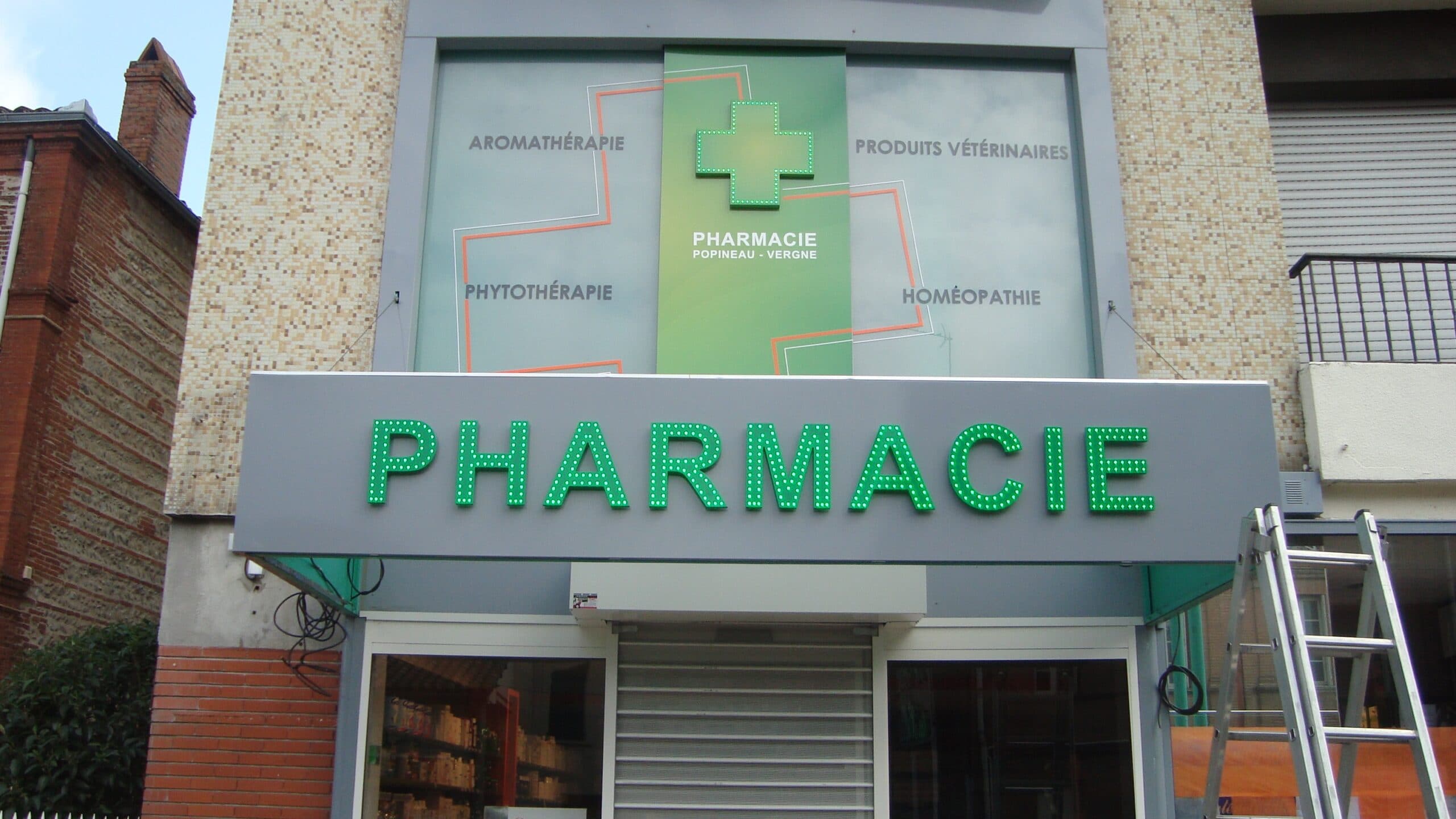 enseigne pharmacie prix enseigne pharmacie led enseigne pharmacie serpent enseigne pharmacie occasion croix pharmacie led prix croix de pharmacie led enseigne lumineuse pharmacie croix pharmacie pas cher Enseigniste Toulouse Lettres points led, adhésif vitrine pharmacie