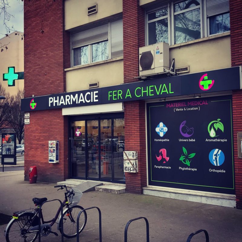 Enseigne lumineuse led Toulouse signalétique pharmacie et marquage vitrine