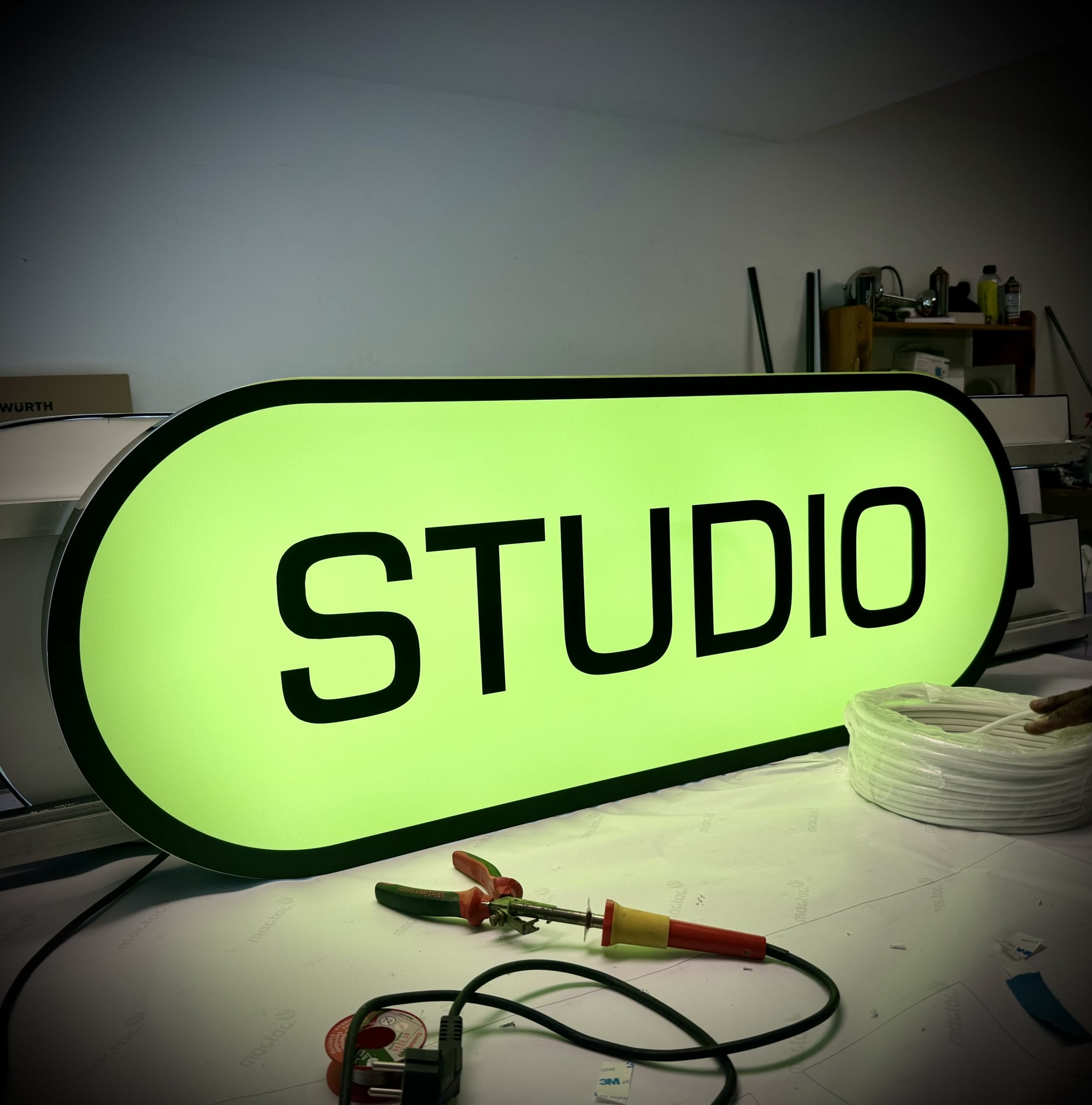 Enseigne lumineuse lettres boitiers Led