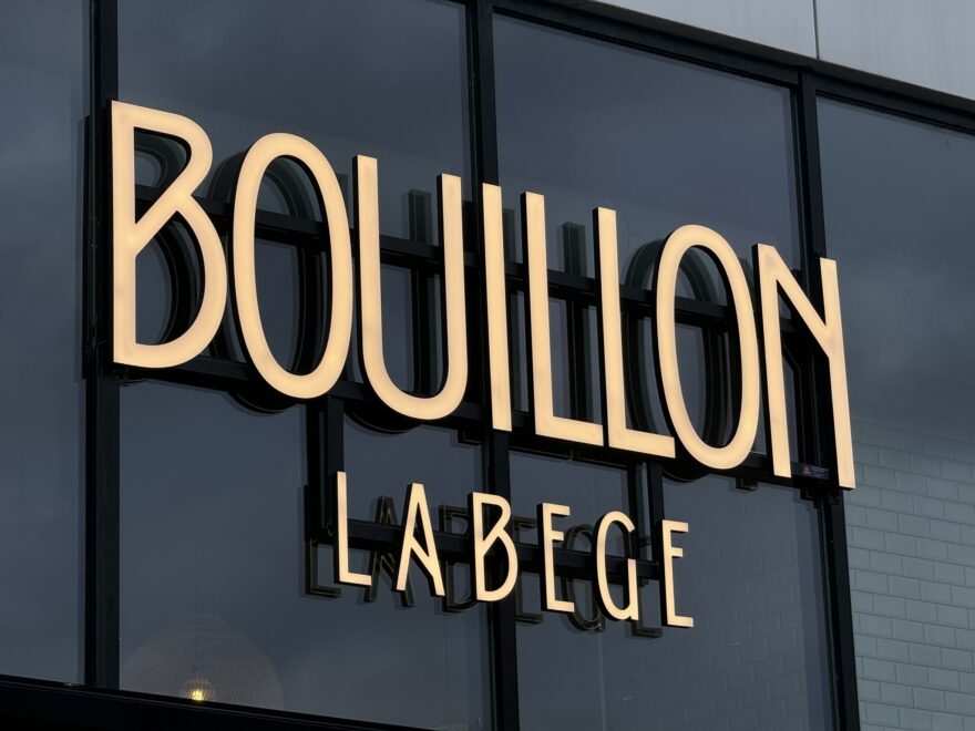 Enseigne lumineuse lettres bloc Led restaurant Toulouse