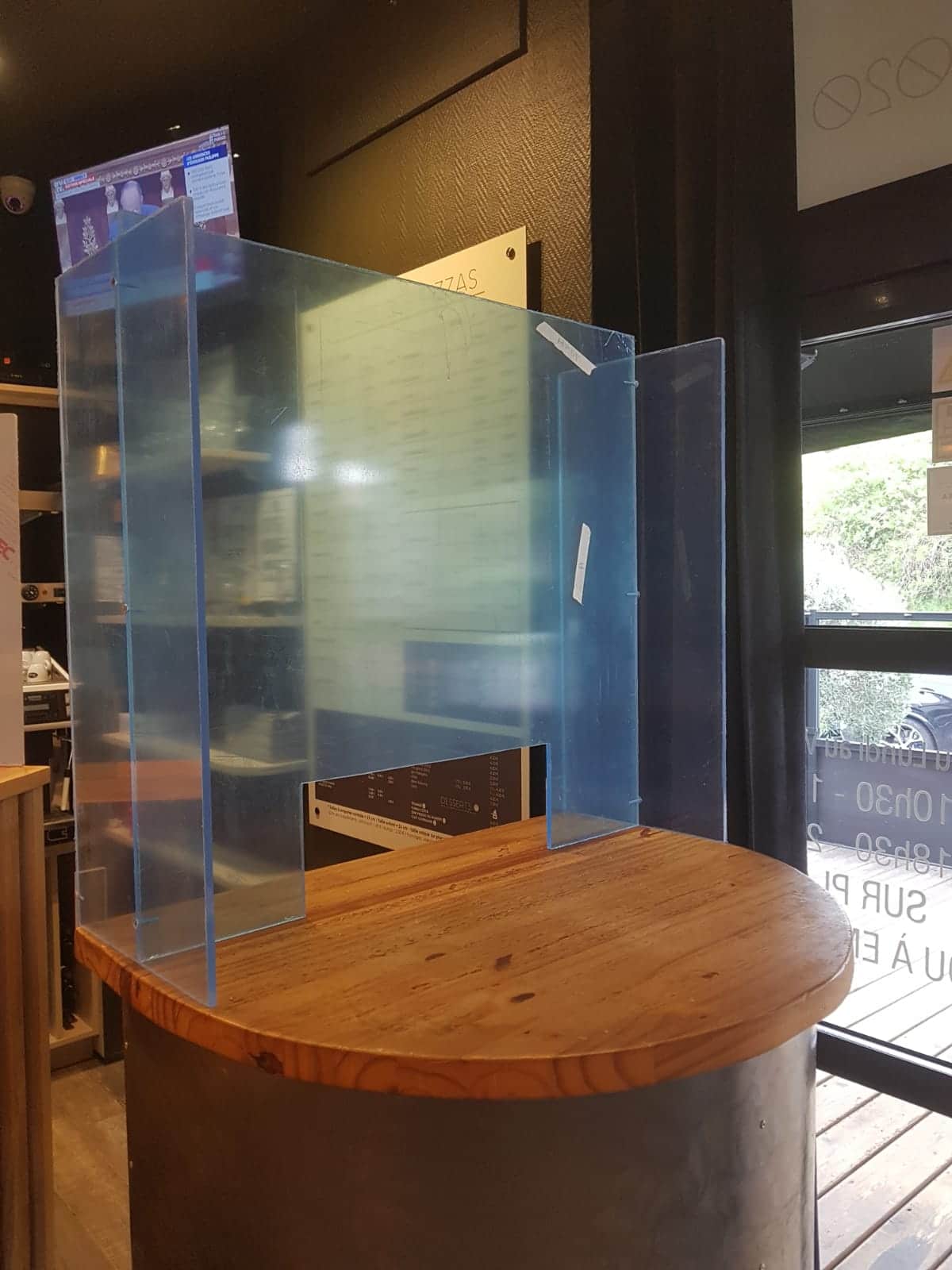 Vitrine de protection en plexiglas Toulouse