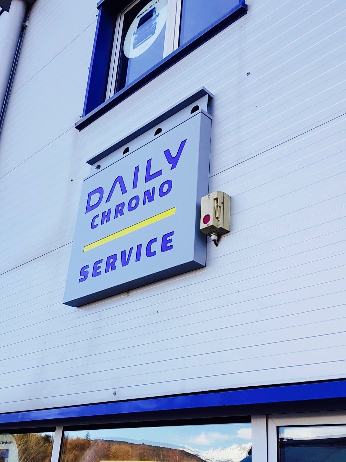 Enseigne lettres boîtiers Led, Enseigne lumineuse garage automobile IVECO enseigniste Toulouse