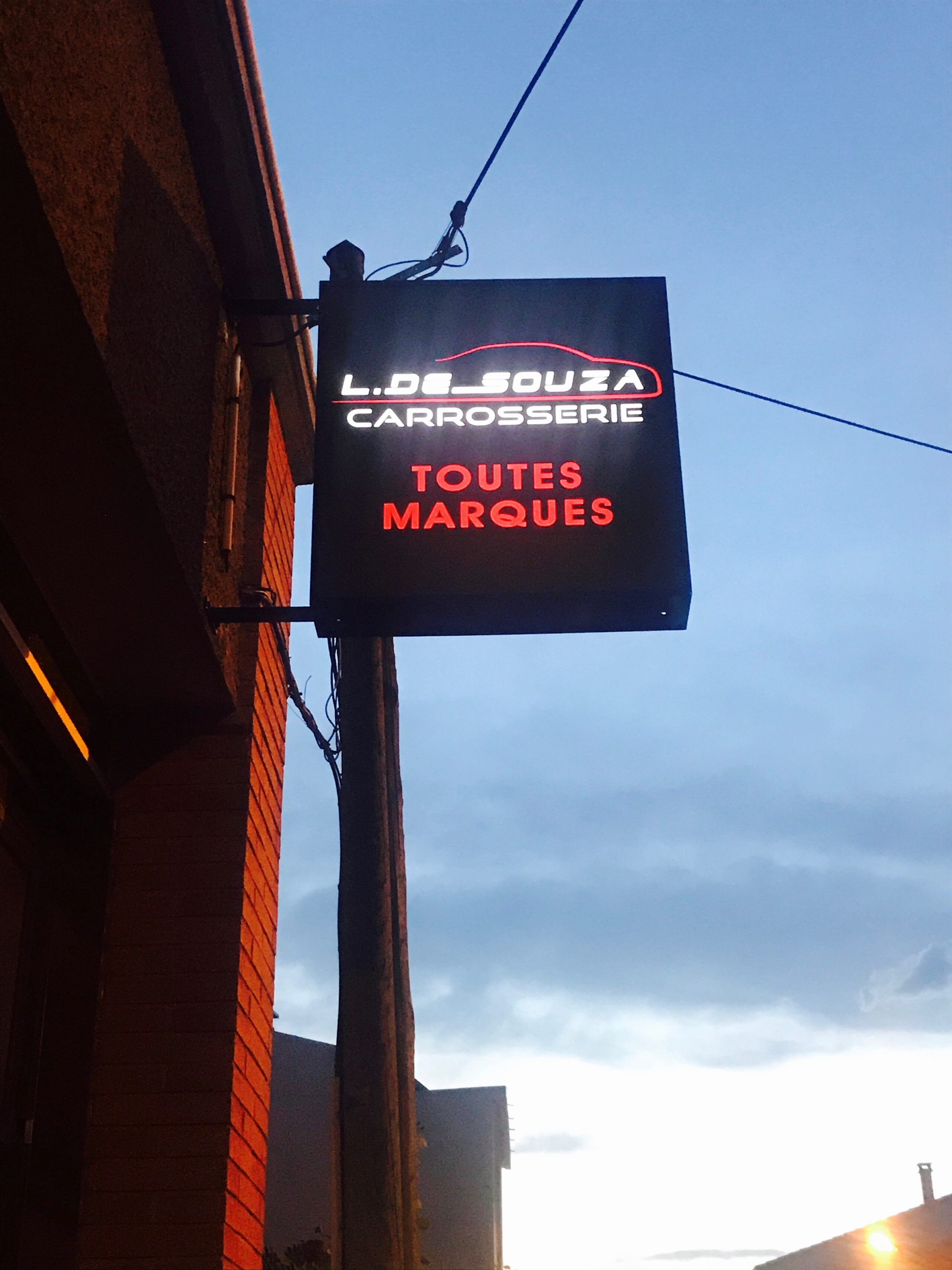 Enseigne led toulouse enseigne drapeau extérieur signalétique sur mesure