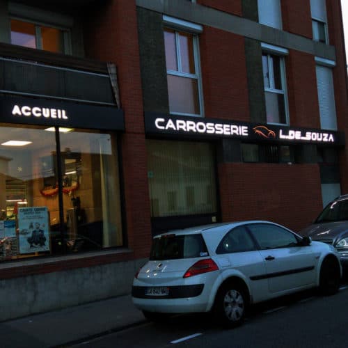ENSEIGNE LED ENSEIGNE LUMINEUSE enseigne carrosserie enseigne garage Toulouse signalétique intérieur et marquage vitrine
