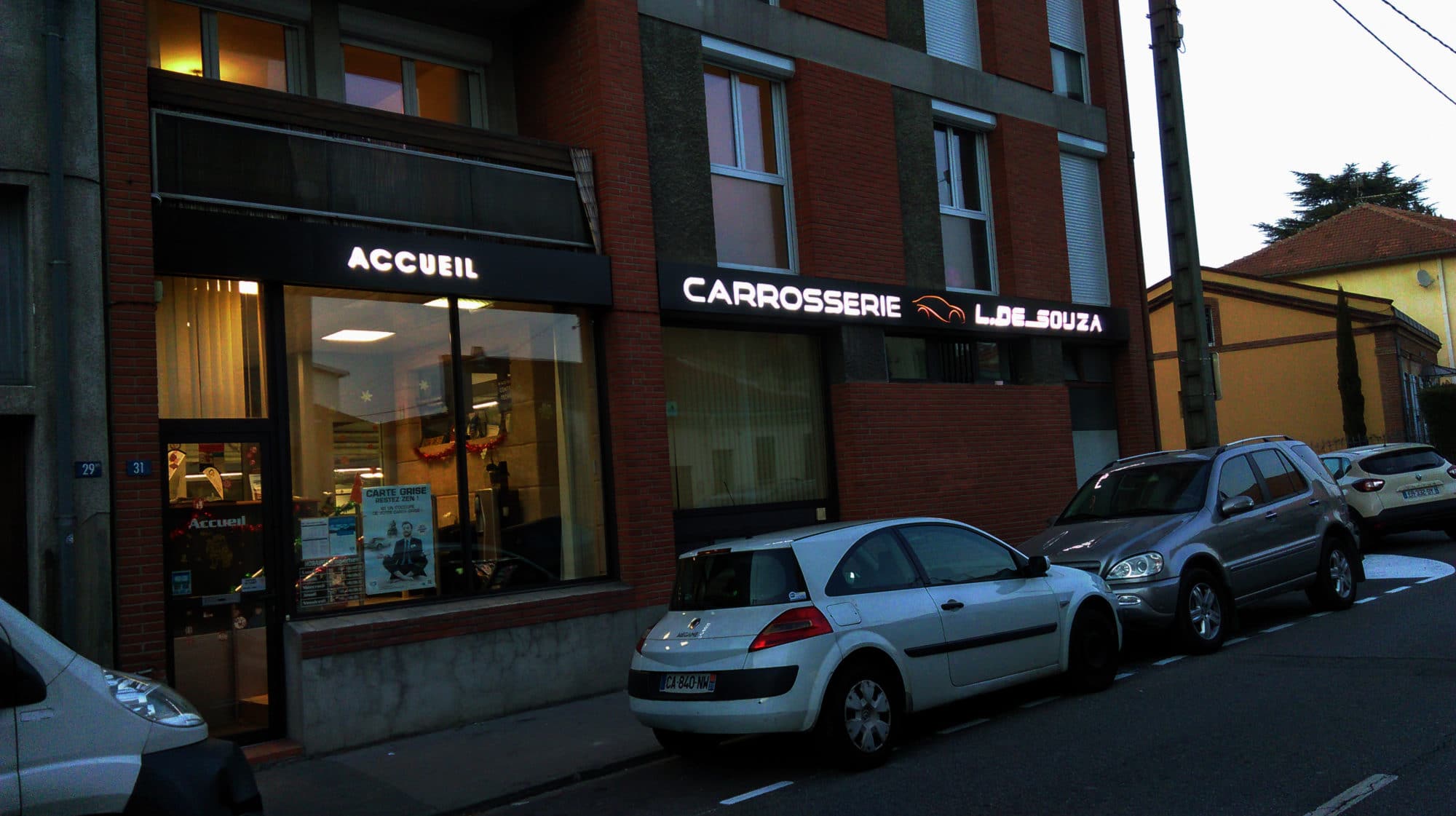 ENSEIGNE LED ENSEIGNE LUMINEUSE enseigne carrosserie enseigne garage Toulouse signalétique intérieur et marquage vitrine