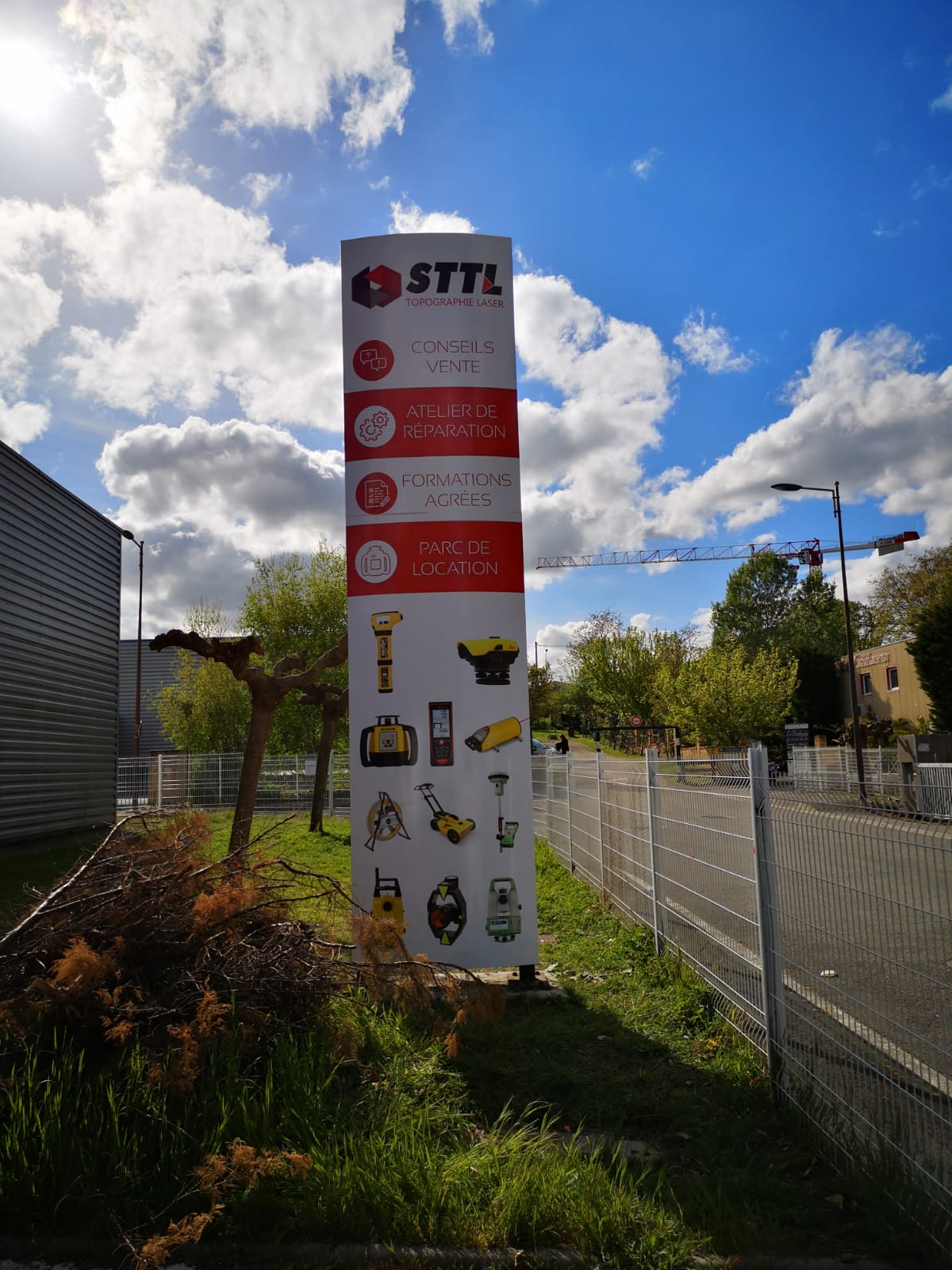 Fabricant d'enseigne lumineuse et signalétique à Toulouse pour STTL Saint Simon