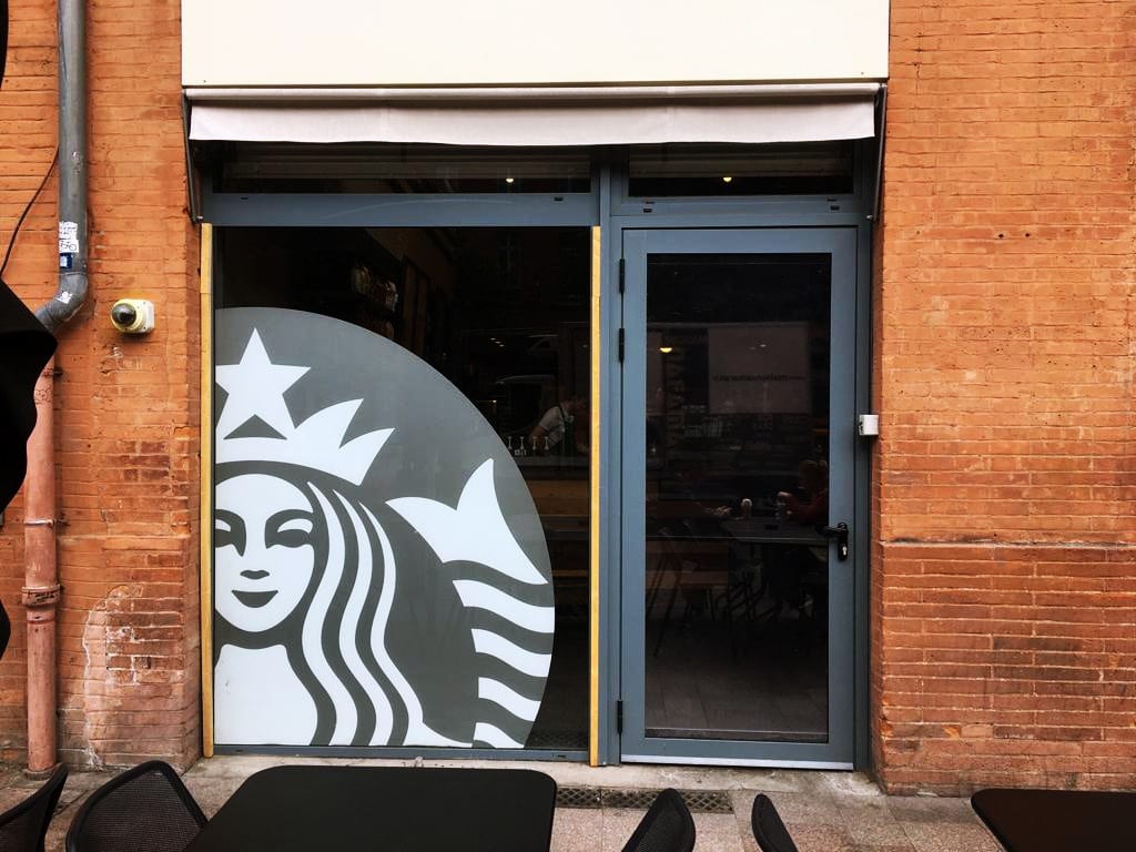 Marquage vitrine et signalétique à Toulouse pour Starbuck