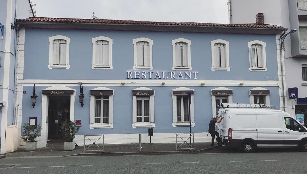 Enseigne lumineuse Toulouse Signalétique Hotel et restaurant