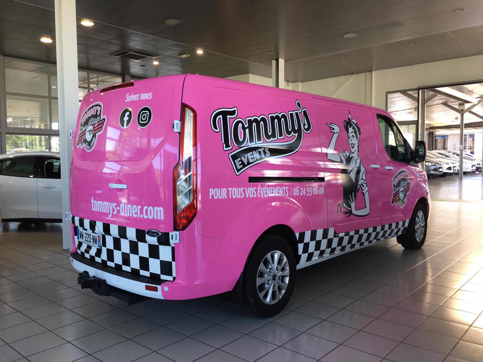 Impression d'un marquage véhicule, enseigne et signalétique Restaurant food truck Le tommy's