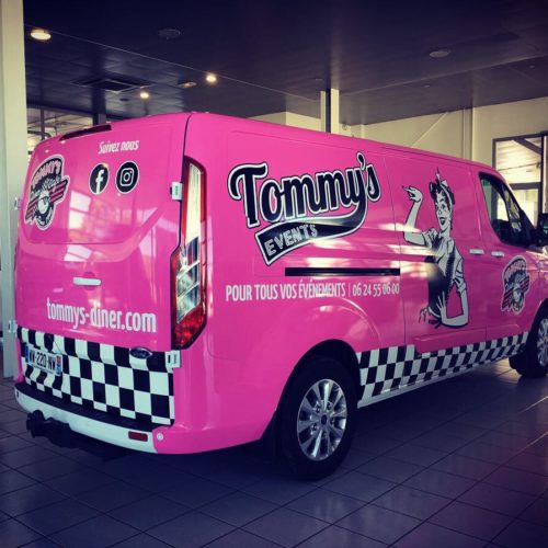 Impression d'un marquage véhicule, enseigne et signalétique Restaurant food truck Le tommy's