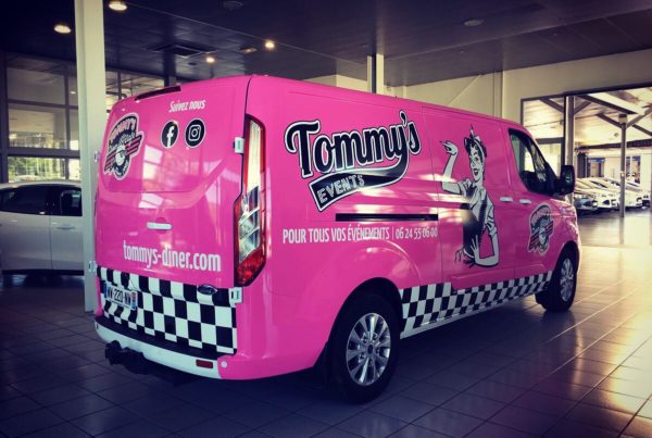 Impression d'un marquage véhicule, enseigne et signalétique Restaurant food truck Le tommy's
