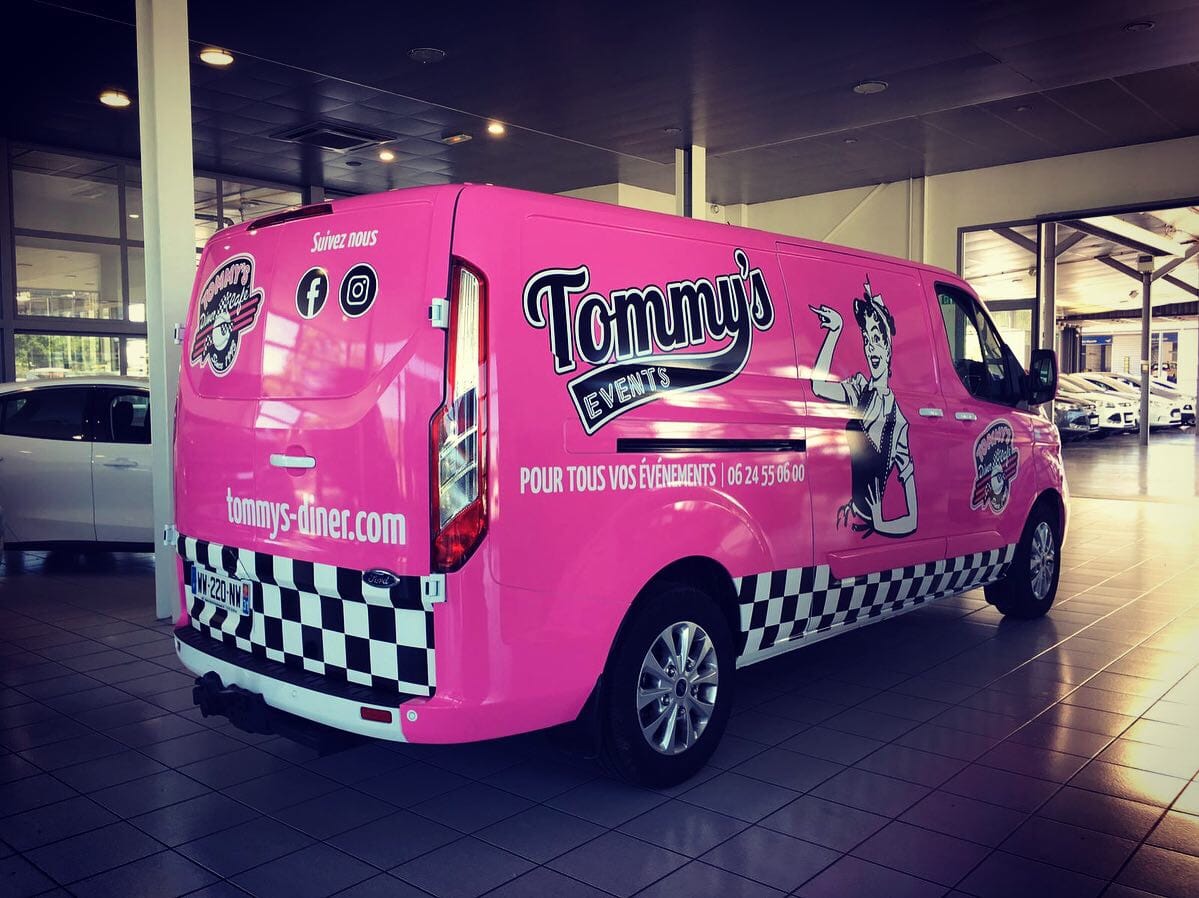 Impression d'un marquage véhicule, enseigne et signalétique Restaurant food truck Le tommy's