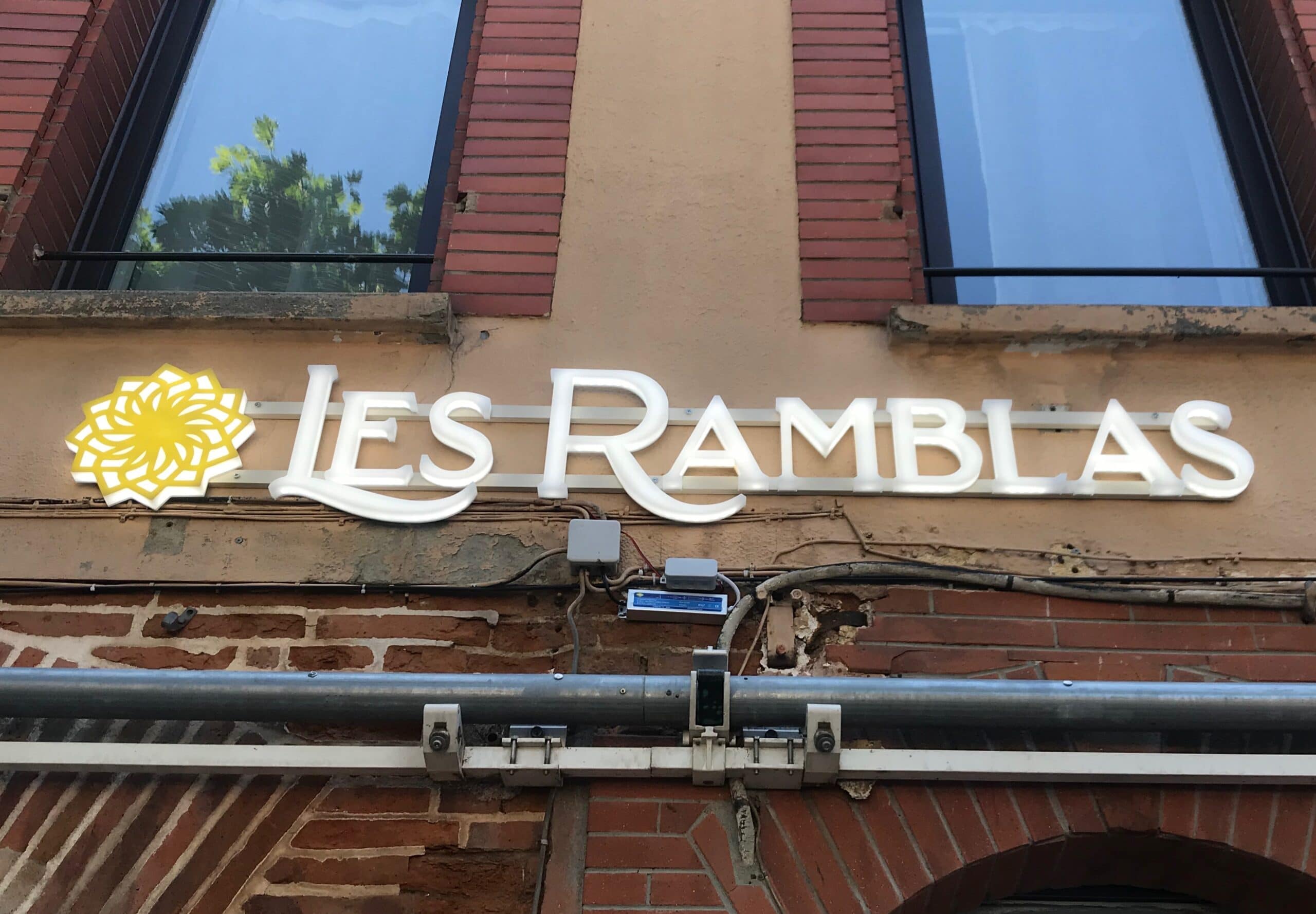 Enseigne lumineuse led et signalétique les ramblas Toulouse (1)