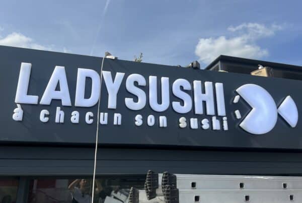 Enseigne lumineuse Lady Sushi Balma