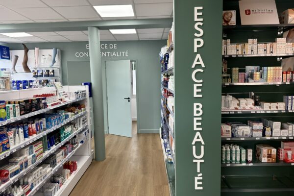 Signalétique intérieure et enseigne pharmacie