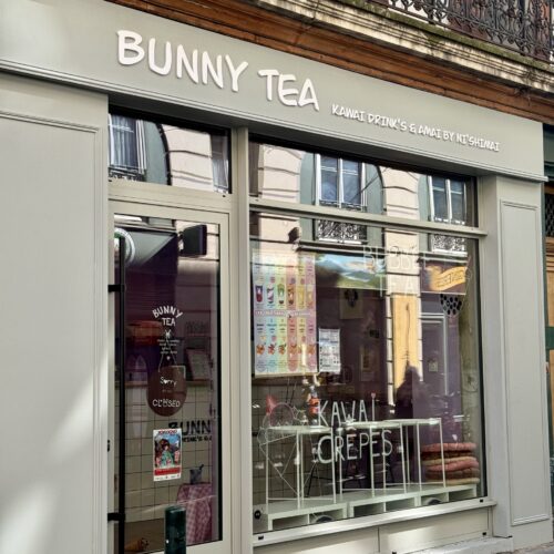 Enseigne, signalétique et habillage façade bois bunny Tea à Toulouse