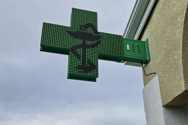Enseigne lumineuse et croix de pharmacie Led