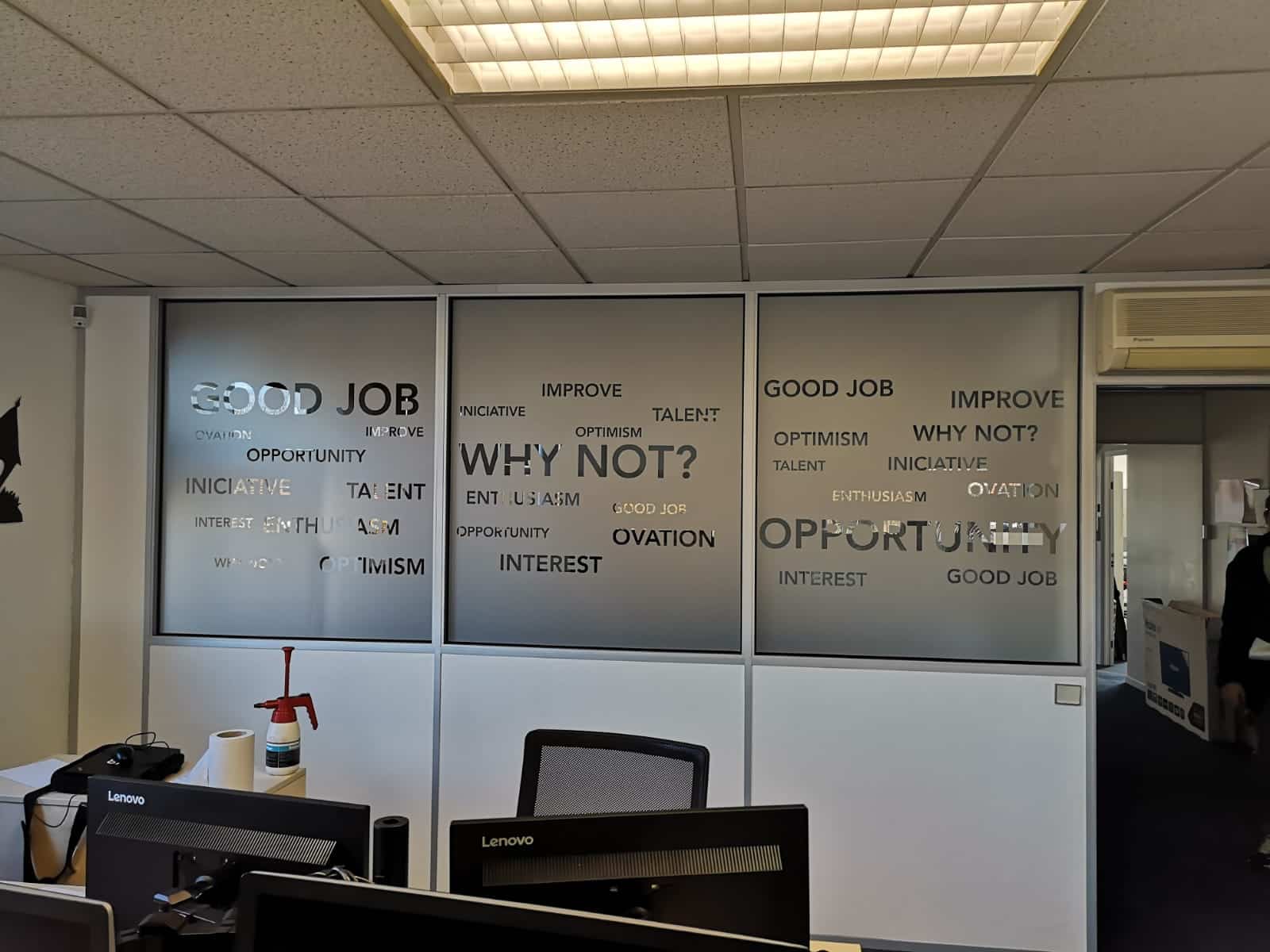 Enseigne-Toulouse-marquage-vitrine-adhesif-Toulouse-3