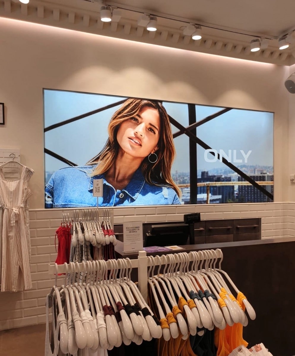 Enseigne-et-marquage-vitrine-commerce-5