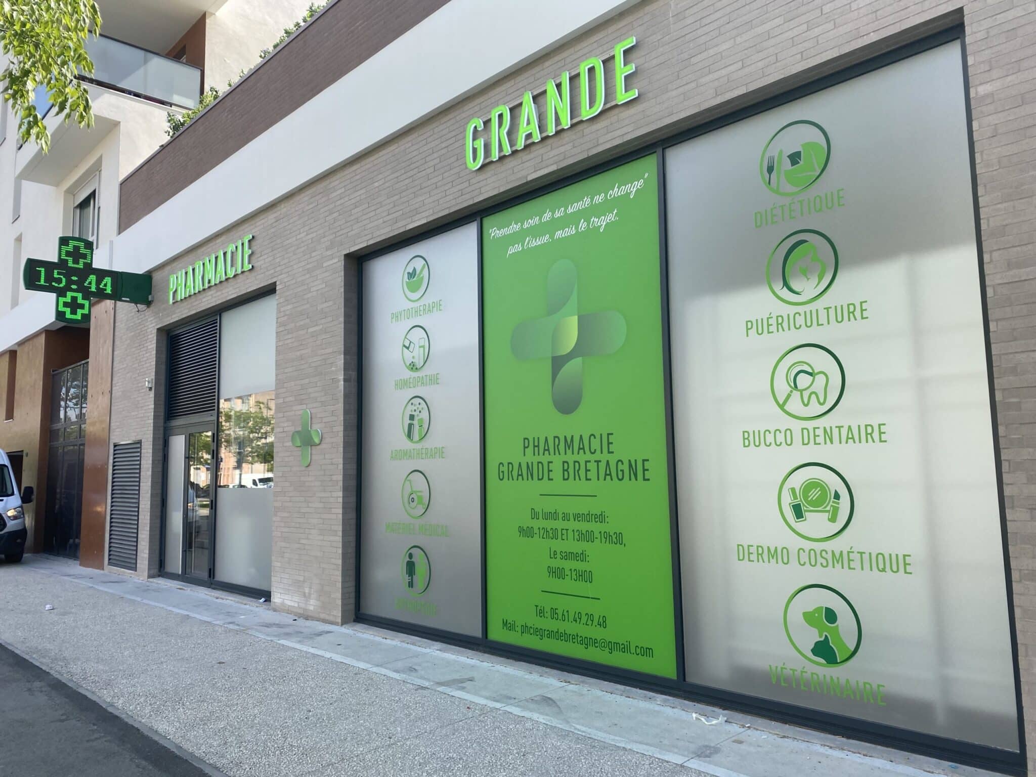 Enseigne-led-pharmacie-Toulouse-et-Montuabn-scaled