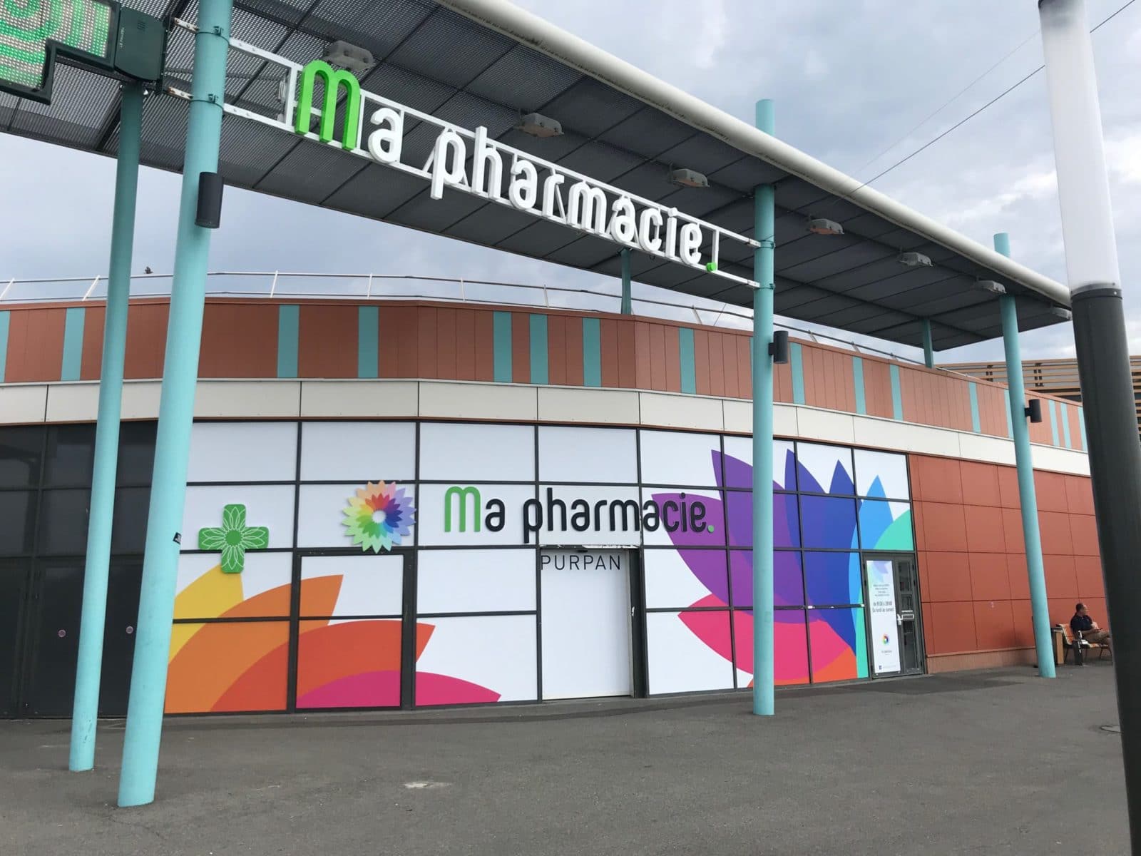 Enseigne-lumineuse-pharmacie-Toulouse-3-scaled-e1594057338272