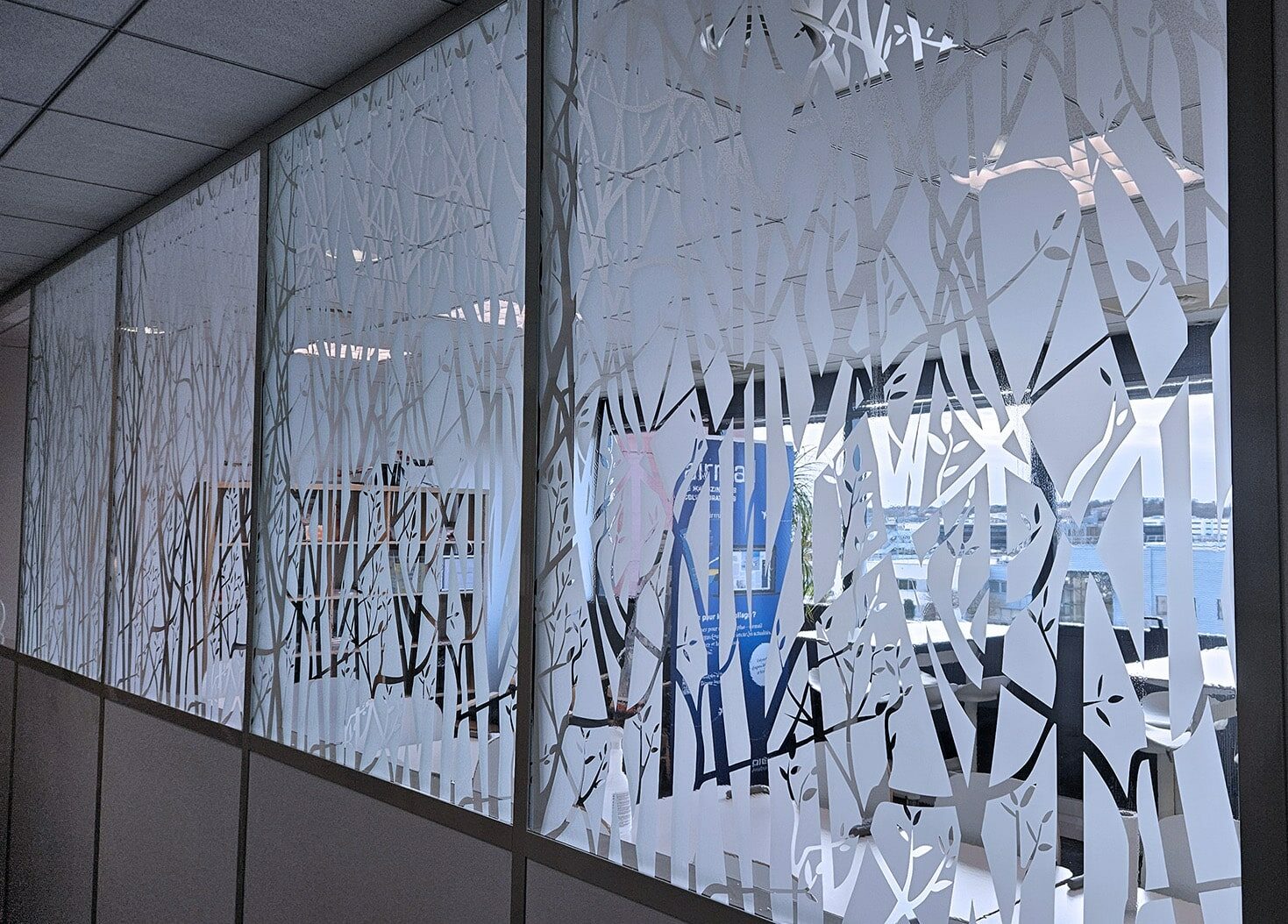 Signaletique-interieure-Toulouse-vitrophanie2-e1736517697972