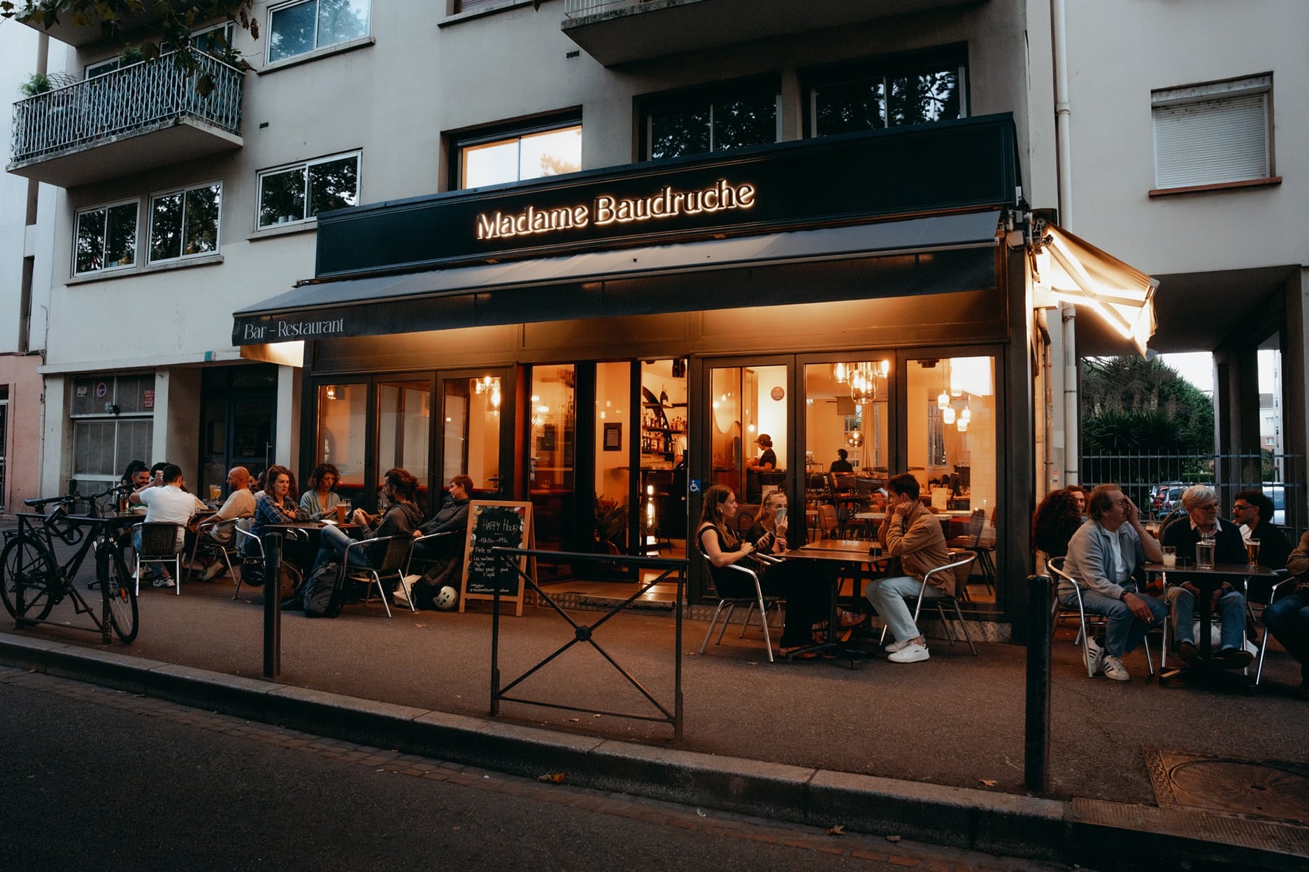 Enseigne lumineuse restaurant Toulouse Madame Baudruche