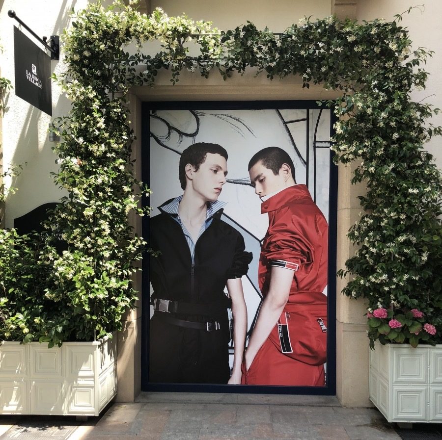 Enseigne-et-marquage-vitrine-commerce-2-e1648893685554