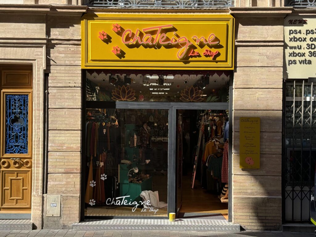 Enseigne lumineuse bois à Toulouse