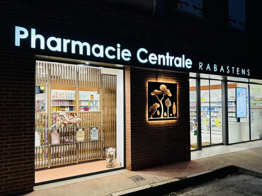 Enseigne lumineuse pour la Pharmacie Centrale Rabastens réalisée par Sign’Enseigne