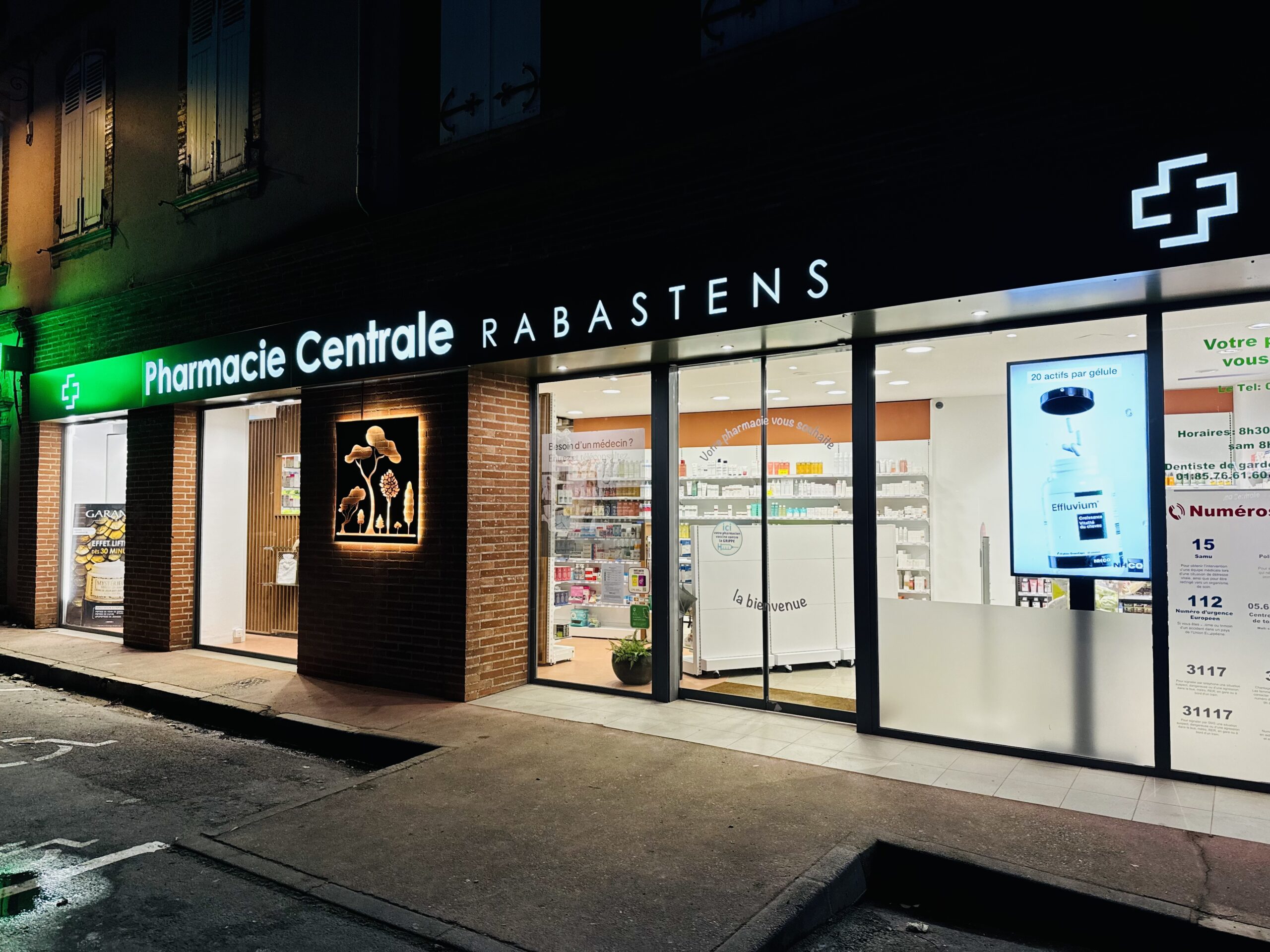 Enseigne lumineuse pour la Pharmacie Centrale Rabastens réalisée par Sign’Enseigne